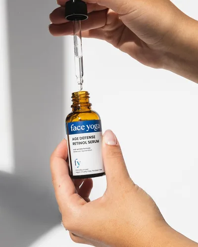 Vista 2 de Age Defense - Suero de retinol, fórmula antienvejecimiento, hidratante y nutritiva para piel joven, suero facial vegano antienvejecimiento