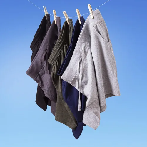 Vista 4 de Hanes Pantalones cortos atléticos para hombre, pantalones cortos de punto de meter con bolsillos, pantalones cortos de gimnasio de punto
