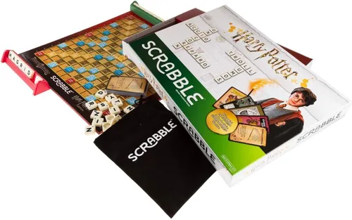 Vista 3 de Mattel Games Scrabble - Juego de mesa de Harry Potter, crucigrama para niños y adultos, 2 a 4 jugadores, DPR77,14.6 x 10.6 x 1.9 in