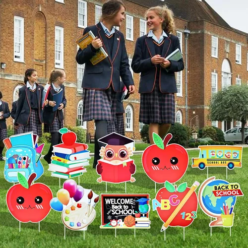 Vista 6 de Juego de 10 carteles de regreso a la escuela con estacas, diseños surtidos de manzana, búho y autobús escolar para decoración de jardín y césped al