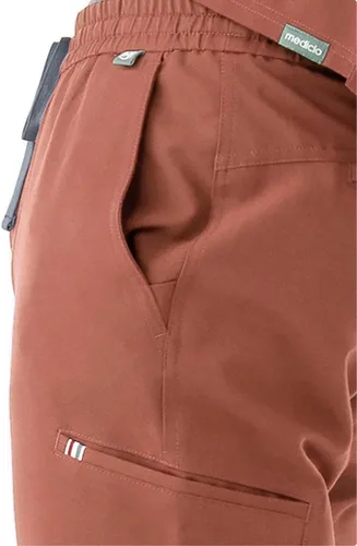 Vista 3 de Mediclo Pantalones médicos médicos para hombre - Sable 7 bolsillos cintura elástica ecológica sostenible FYSEL tela pierna cónica ropa de trabajo