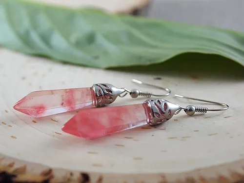 Vista 4 de Aretes de cuarzo rosa, piedra rosa natural, plata, gota y colgante, cristal real colgante, joyería hecha a mano, hipoalergénica, piedra de amor