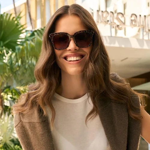 Vista 4 de DIFF Bella - Lentes de sol cuadrados para mujer, protección UV400, diseño de gran tamaño, a la moda, incluye estuche de viaje