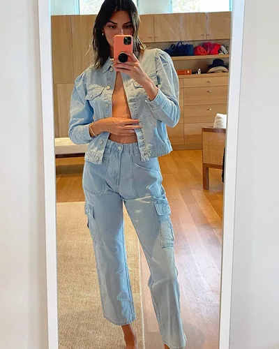 Vista 4 de KENDALL + KYLIE Chaqueta vaquera de manga abombada para mujer, exclusiva de Tienda