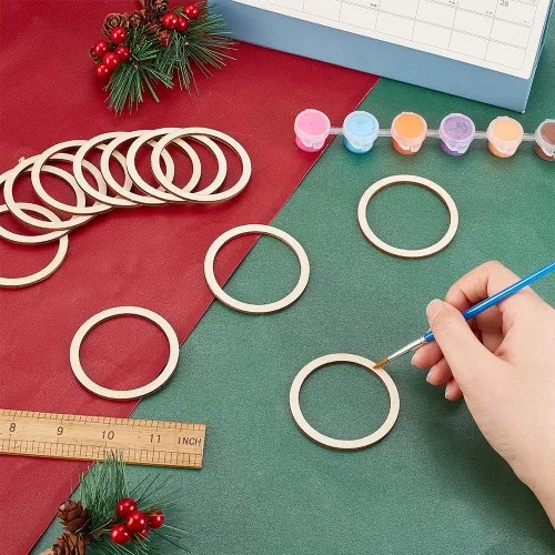 Vista 2 de NBEADS 100 piezas de 60 mm de piezas de madera sin terminar en forma de anillo, adornos circulares blancos antiguos anillos de madera en blanco