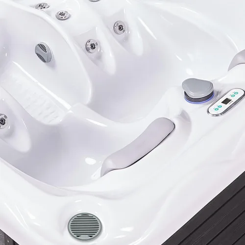 Vista 4 de Bueno Spa Atlanta 3 - Personas 37 - Chorros Bañera de hidromasaje acrílica en blanco hielo con nuevo aislamiento Arctic Max, ozonizador y cubierta