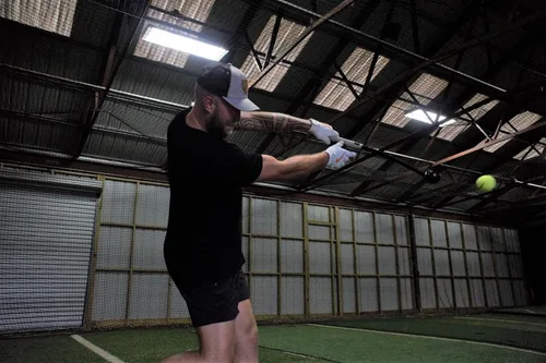 Vista 4 de Marv Swing Path Trainer para bateadores de béisbol y sóftbol - Mango de entrenamiento de bateo y bateo