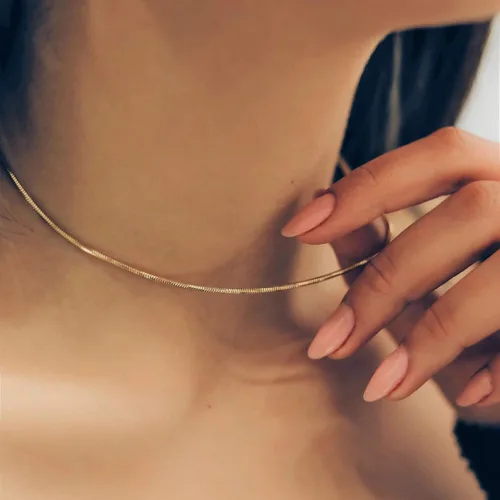 Vista 8 de DEARMAY - Collares de oro bañado de 14 quilates para mujer, delicado collar de gargantilla de espiga de oro, collar de serpiente en capas finas