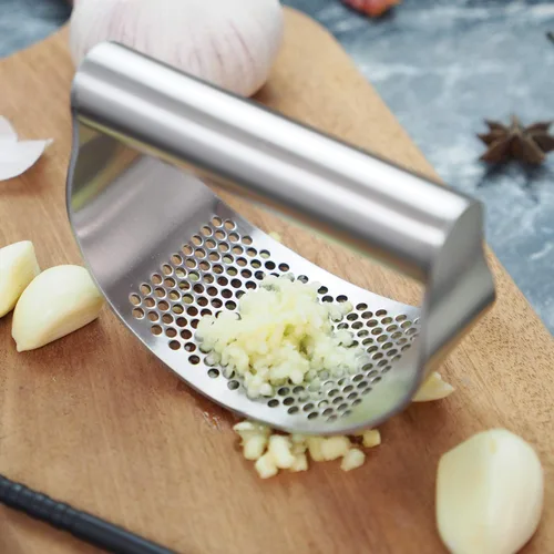 Vista 6 de GuDoQi Mecedora de prensa de ajo, picadora de ajo de acero inoxidable, picadora de ajo con pelador y cepillo raspador, prensa de ajo con mango