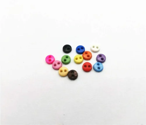 Vista 2 de Xucus 1000pcs 0.157 in Mini Botones Pequeños Redondos Plástico De Coser Muñeca Ropa Botones Adornos Scrapbook Cardmaking - (Color: Marrón)