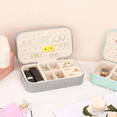 Vista 5 de DesignSter Joyero de viaje, estuche de joyería portátil de piel sintética, pequeñas cajas de joyería para regalos, organizador de joyas de viaje