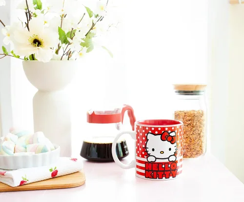 Vista 7 de Silver Buffalo Sanrio Hello Kitty - Taza de cerámica, diseño de lunares Hello Kitty lunares rojos y blancos