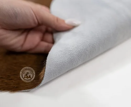 Vista 4 de Sunshine Cowhides Alfombra de piel de cabra 100% auténtica, piel de cabra natural en tono oscuro, para sala de estar, dormitorio y oficina, alfombra
