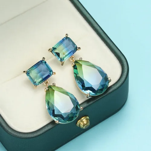 Vista 3 de CXUEMH - Aretes colgantes de lágrima para mujer, aretes colgantes azules y verdes, elegantes para graduación, aretes verdes esmeralda, joyería