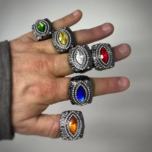 Vista 3 de Anillo del Campeonato de Fútbol Fantasía 2022 Negro Gunmetal Trofeo de Premio al Campeón de la Liga de Fútbol Fantasía
