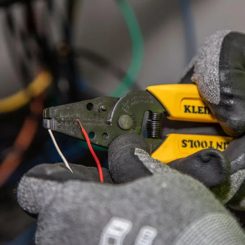 Vista 8 de Pelacables/cortador Klein Tools 11045, amarillo 10 – 18 AWG Solid Wire