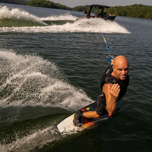 Vista 5 de Hyperlite Baseline Wakeboard + Remix Bindings Wakeboard Paquete - Perfecto para principiantes a ciclistas intermedios