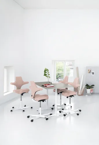 Vista 8 de HAG Capisco Sit to Stand - Silla de pie con marco blanco, tapizado, color rosa rubor Pink Blush