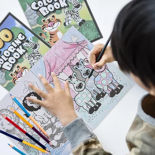 Vista 5 de ArtCreativity Libros para colorear de animales del zoológico para niños, paquete de 12, folletos de colores grandes de 8.25 x 11 pulgadas, premios