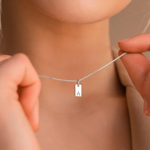 Vista 4 de SELFROSE Collares con iniciales para mujer, delicado collar con letra de oro de 14 quilates, chapado en oro de 14 quilates, collar con inicial