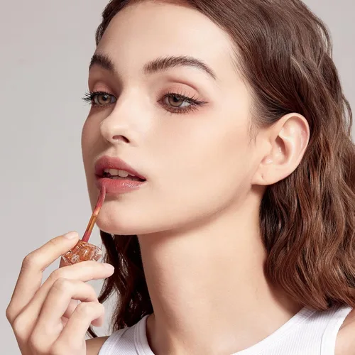 Vista 4 de Mistine Brillo labial de maquillaje, fontanero, no pegajoso, con infusión de péptido, con 1% de péptido, acabado brillante, tinte de labios