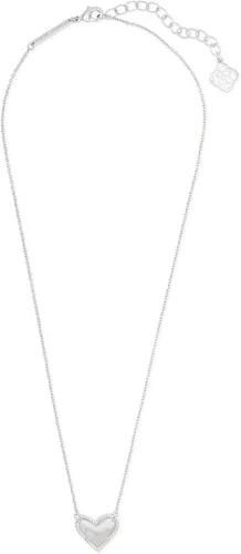 Vista 2 de Kendra Scott Ari - Collar con colgante de corazón y longitud ajustable para mujer, joyería a la moda