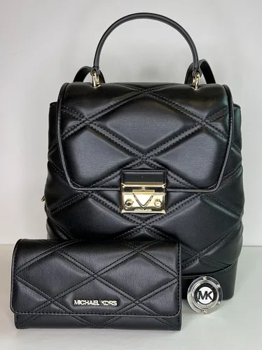 Vista 2 de Michael Kors Serena MD - Mochila con solapa con billetera triple y gancho para bolso, Negro -, Mochila