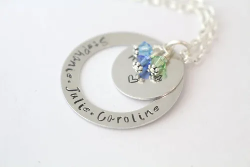 Vista 2 de Collar personalizado con piedra natal, regalo estampado a mano para la abuela