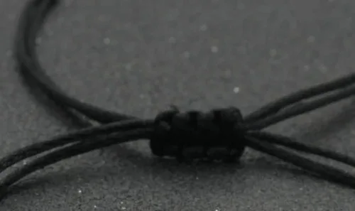 Vista 3 de Pulsera de cuerda trenzada para mujeres y hombres, pulsera trenzada de cruz plateada, pulsera de cuerda negra de la suerte para hombres y mujeres