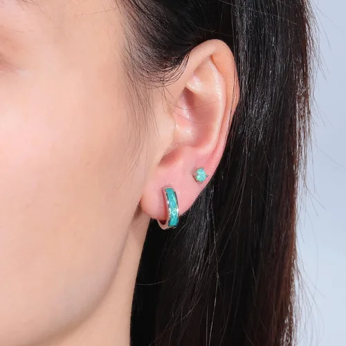 Vista 257 de CiNily Aretes Huggie de ópalo con bisagras, chapados en oro, hipoalergénicos, pequeños aretes de aro para mujeres, adolescentes, niñas, hombres