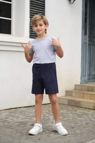 Vista 4 de Coutgo Pantalones cortos deportivos para niños y niñas, pantalones cortos de entrenamiento con bolsillos de 5 a 14 años