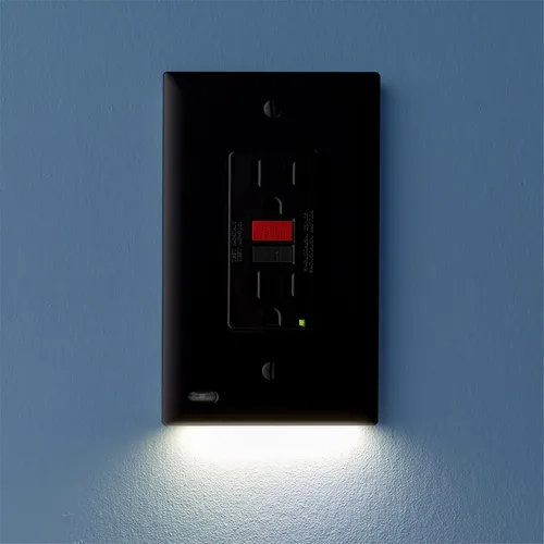 Vista 14 de SnapPower Guidelight, placa cobertor de salida con luces de noche LED