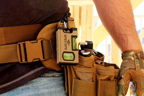 Vista 5 de Spec Ops Tools - Nivel de bolsillo magnético de 4 pulgadas, viales de bloque 33% más grandes, incluye mosquetón, 3% donado a veteranos