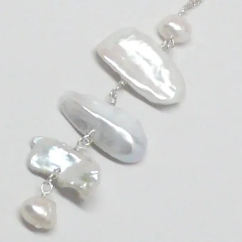 Vista 3 de Collar de cadena grande de perlas cultivadas de agua dulce Kishi Biwa de plata esterlina con relleno de oro