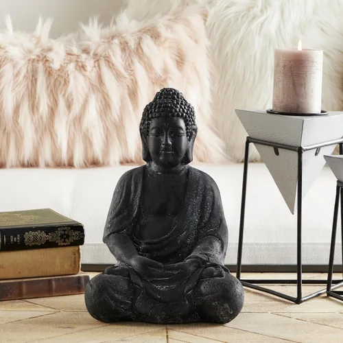 Vista 5 de CosmoLiving by Cosmopolitan - Escultura decorativa de Buda de cerámica meditando para decoración del hogar con tallas grabadas y detalles
