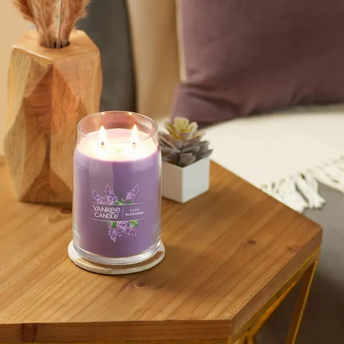 Vista 4 de Yankee Candle Lilac Blossoms Signature - Vela en frasco grande