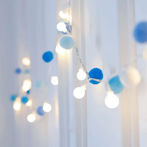 Vista 14 de ChiRee Guirnalda de luces para interiores de 6.56 pies, luces de hadas con pompones, 20 LED, funciona con pilas, luces de bola de cadena, luces