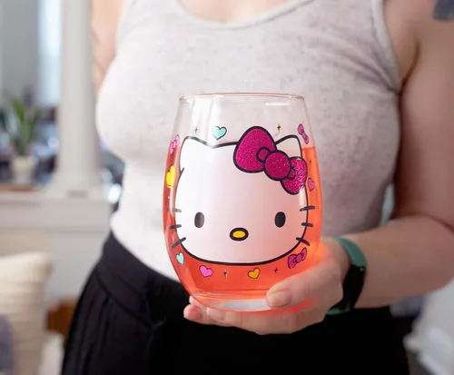 Vista 6 de Silver Buffalo Sanrio Hello Kitty You Had Me At Hello Glitter - Vaso de vino sin tallo para cócteles, capacidad para 20 onzas Hello Kitty Me Tuviste