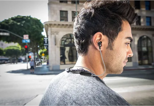 Vista 5 de JBL Tune 205BT Auriculares Bluetooth intrauditivos con control remoto (negro)