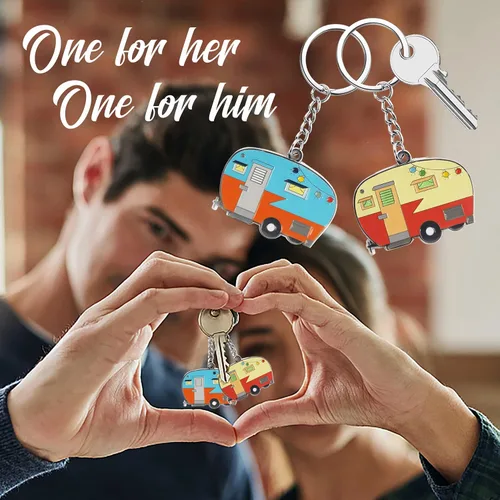 Vista 4 de Llavero de casa rodante con texto en inglés "Happy RV", llavero para parejas, regalo para hombres y mujeres, accesorios de campamento, paquete de 2