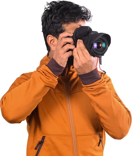 Vista 4 de Peak Design Funda de lluvia Shell para cámara, pequeña, cubierta de lluvia resistente a la intemperie para cámara DSLR, tela de neopreno elástica