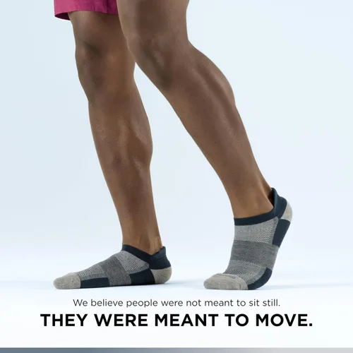 Vista 7 de Feetures Calcetines tobilleros de alto rendimiento Max Cushion Calcetines invisibles para mujeres y hombres con lengüeta en el talón (1 par)