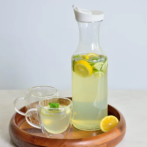 Vista 3 de Youngever Paquete de 2 jarras de plástico de 50 onzas, jarra de agua transparente reutilizable, recipientes para bebidas con tapas