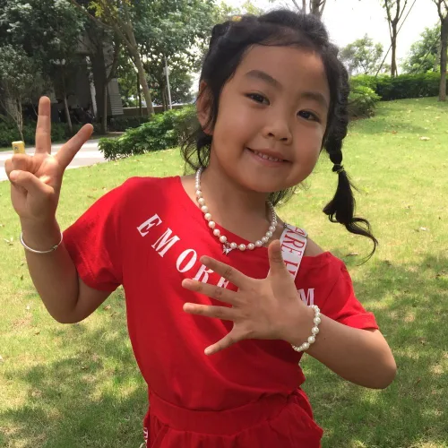 Vista 2 de LEILE Collar de perlas de imitación de cristal de imitación de 0.315 in para niña, joyería colgante de mariposa, 3 unidades para niñas y niños