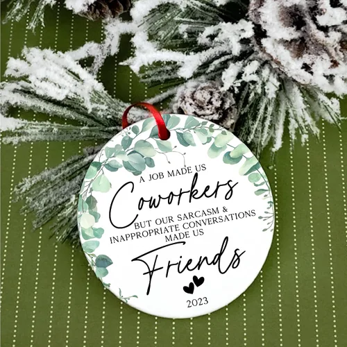 Vista 5 de A Job Made Us Coworkers Funny Ornament - Recuerdo para el trabajo mejor amiga para intercambio de mujeres, boca de orinal sarcástica novia