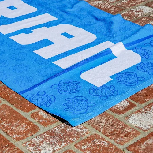 Vista 5 de IT'S A SKIN Toalla de playa personalizada de tortuga, añade tu nombre a este divertido y lindo accesorio de playa, regalo personalizado para niños