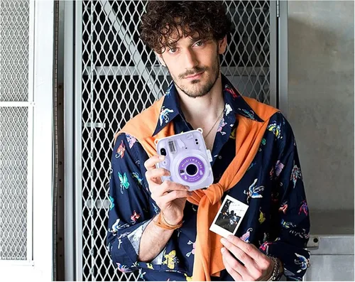 Vista 2 de Rieibi Mini 11 - Funda protectora transparente para cámara instantánea Fujifilm Instax Mini 11 - Carcasa rígida de policarbonato con correa