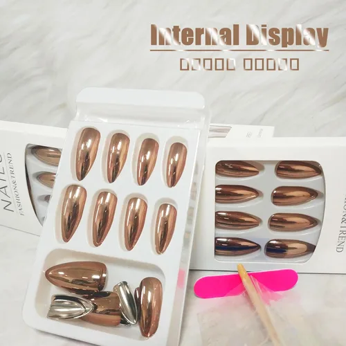Vista 4 de Uñas postizas a presión cromadas de bronce y almendra mediana, uñas postizas de aguja con diseño brillante, uñas postizas acrílicas de metal