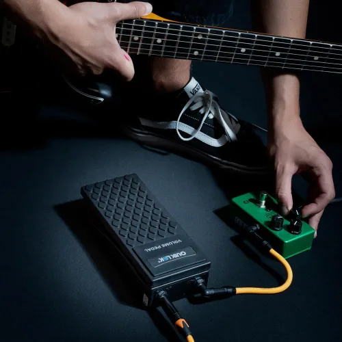Vista 3 de Quick-Lok VP-2611 Pedal de volumen para teclado o guitarra (mono), 9.2 x 2.8 x 3.9 pulgadas