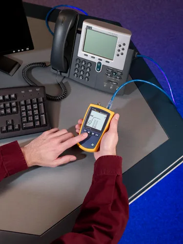 Vista 2 de Fluke Networks MS2-KIT MicroScanner2 Kit de verificación de cable de cobre, soluciona problemas de RJ11, RJ45, coaxial, prueba 10/100/1000Base-T